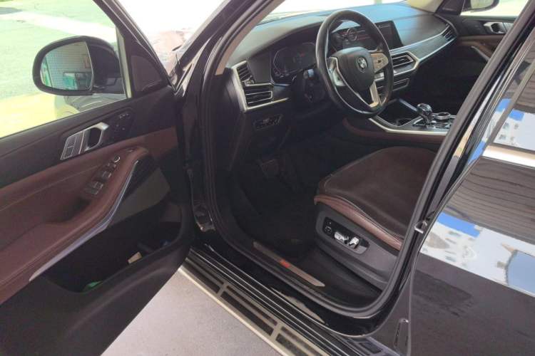 Used BMW X7 2020 xDrive40i Luxury Package with Leading Features Driver Seat