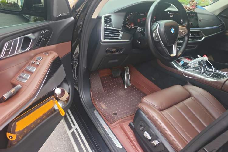 Used BMW X7 2020 xDrive40i Luxury Package with Leading Features Driver Seat