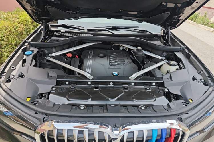 Used BMW X7 2020 xDrive40i Executive Luxury Package Engine Bay