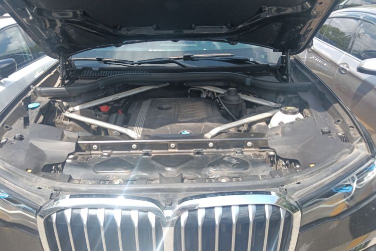 Used BMW X7 2020 xDrive40i Luxury M Sport Package Engine Bay