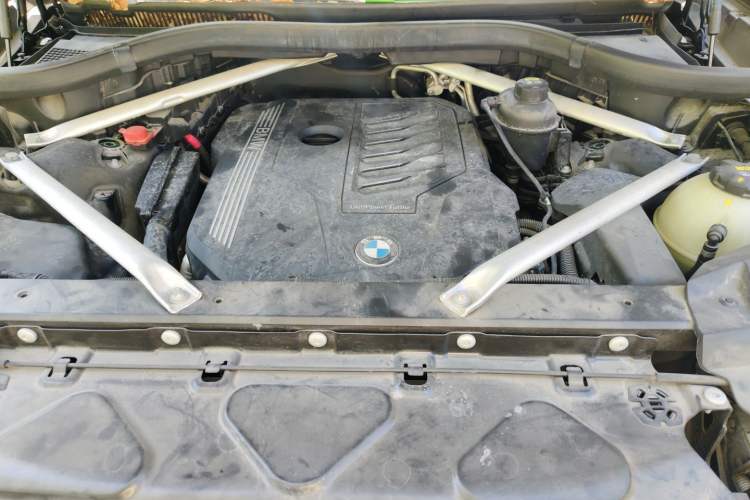 Used BMW X7 2020 xDrive40i Luxury M Sport Package Engine Bay