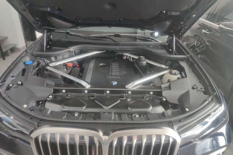 Used BMW X7 2020 xDrive40i Luxury M Sport Package Engine Bay