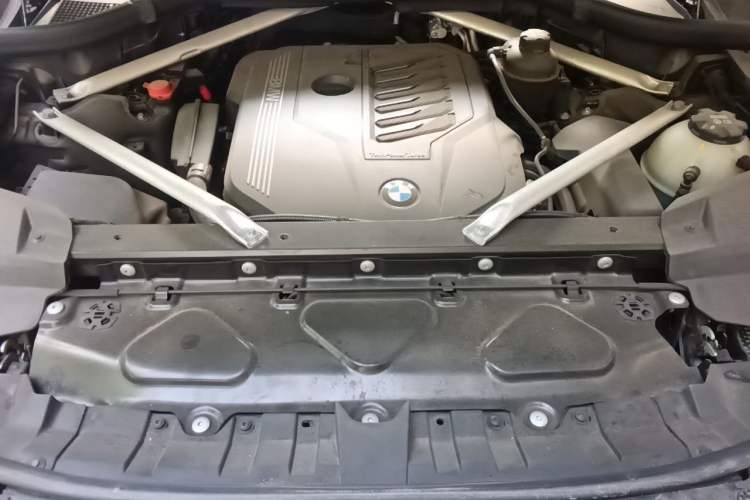 Used BMW X7 2020 xDrive40i Luxury Package with Premium Features Engine Bay