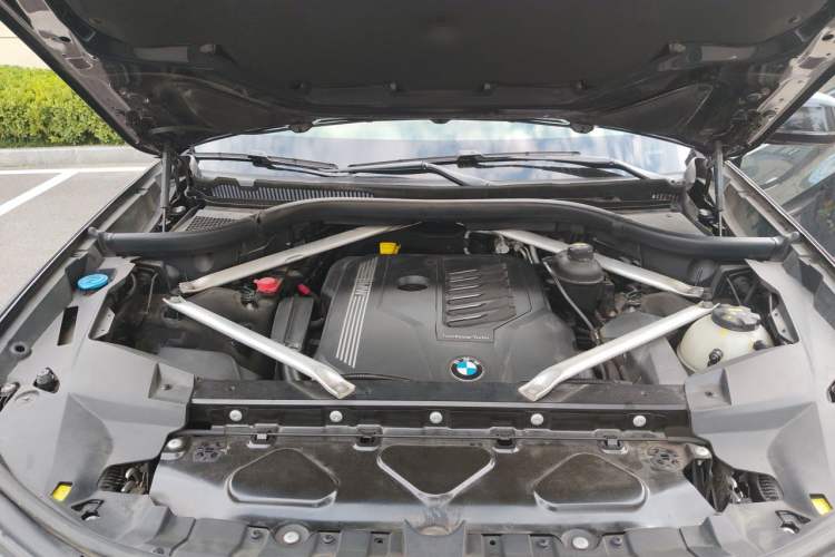 Used BMW X7 2020 xDrive40i Executive Luxury Package Engine Bay