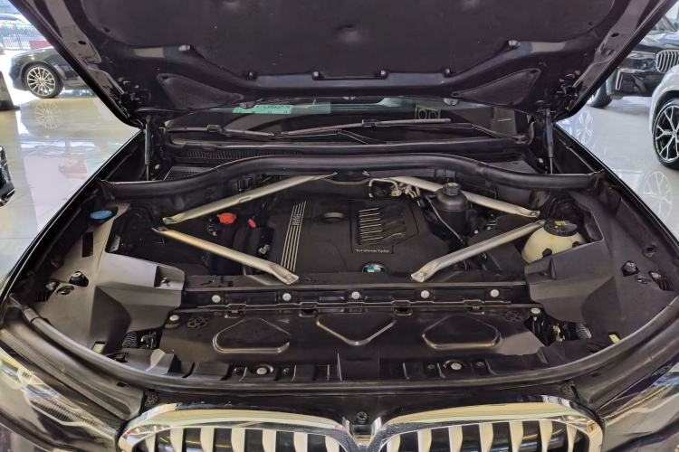 Used BMW X7 2020 xDrive40i Luxury M Sport Package Engine Bay