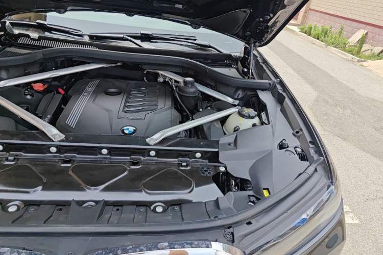 Used BMW X7 2020 xDrive40i Executive Luxury Package Engine Bay Left