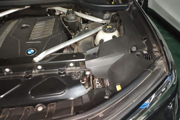 Used BMW X7 2020 xDrive40i Luxury M Sport Package Engine Bay Left