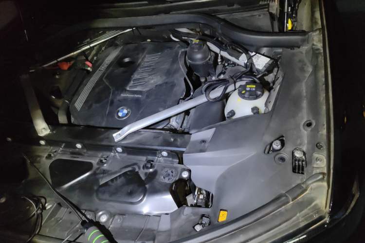 Used BMW X7 2020 xDrive40i Luxury M Sport Package Engine Bay Left