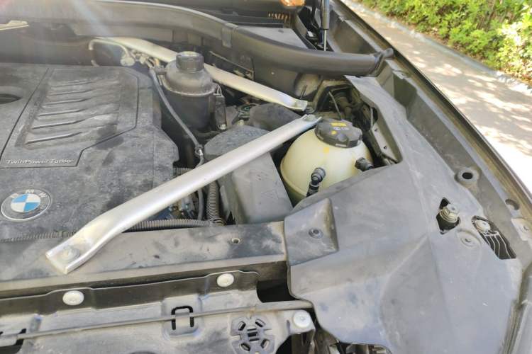 Used BMW X7 2020 xDrive40i Luxury M Sport Package Engine Bay Left