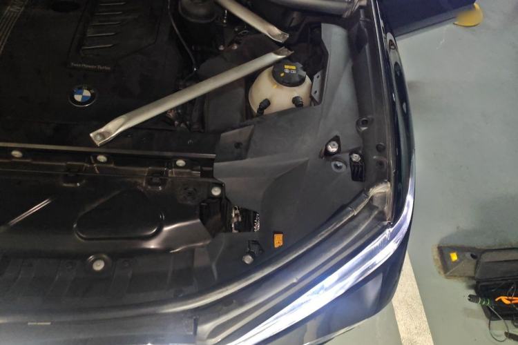 Used BMW X7 2020 xDrive40i Luxury M Sport Package Engine Bay Left