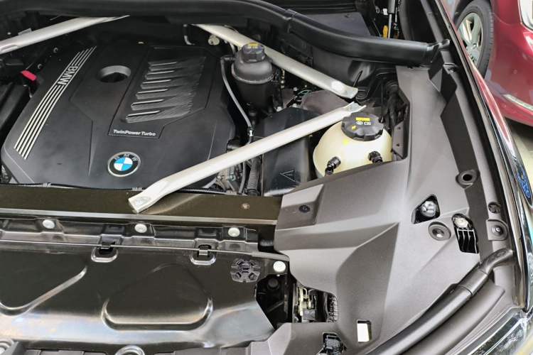 Used BMW X7 2020 xDrive40i Luxury Package with Premium Features Engine Bay Left