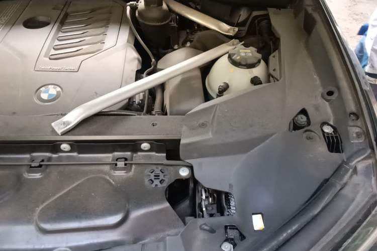 Used BMW X7 2020 xDrive40i Luxury Package with Premium Features Engine Bay Left