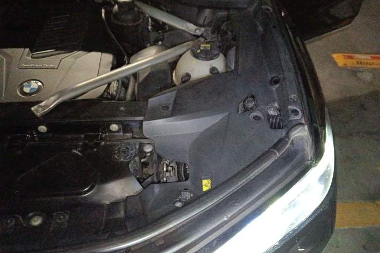Used BMW X7 2020 xDrive40i Executive Luxury Package Engine Bay Left