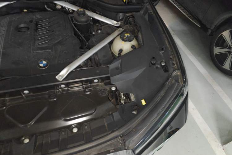 Used BMW X7 2020 xDrive40i Luxury M Sport Package Engine Bay Left