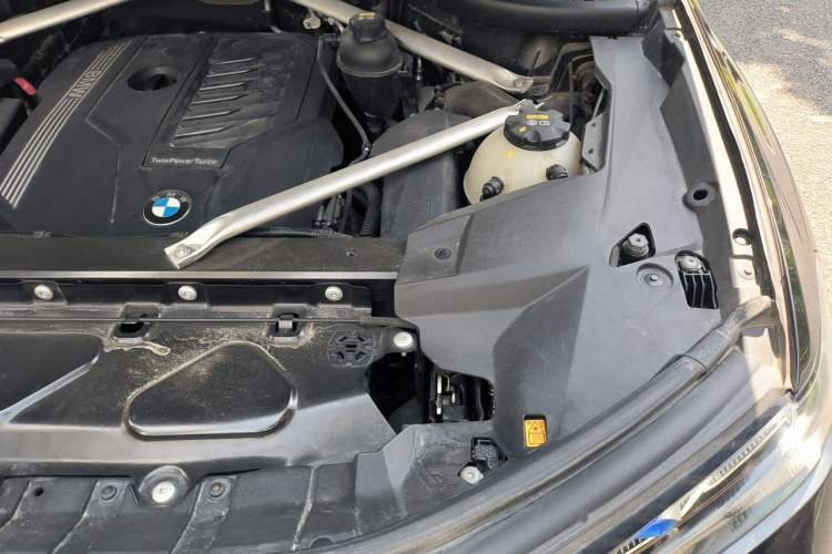 Used BMW X7 2020 xDrive40i Luxury M Sport Package Engine Bay Left