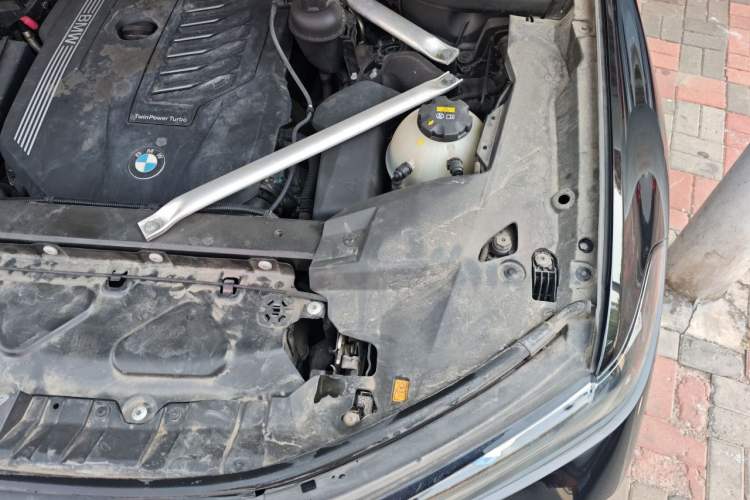 Used BMW X7 2020 xDrive40i Luxury M Sport Package Engine Bay Left