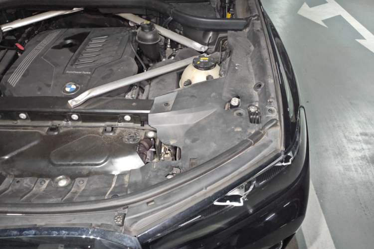 Used BMW X7 2020 xDrive40i Luxury Package with Premium Features Engine Bay Left