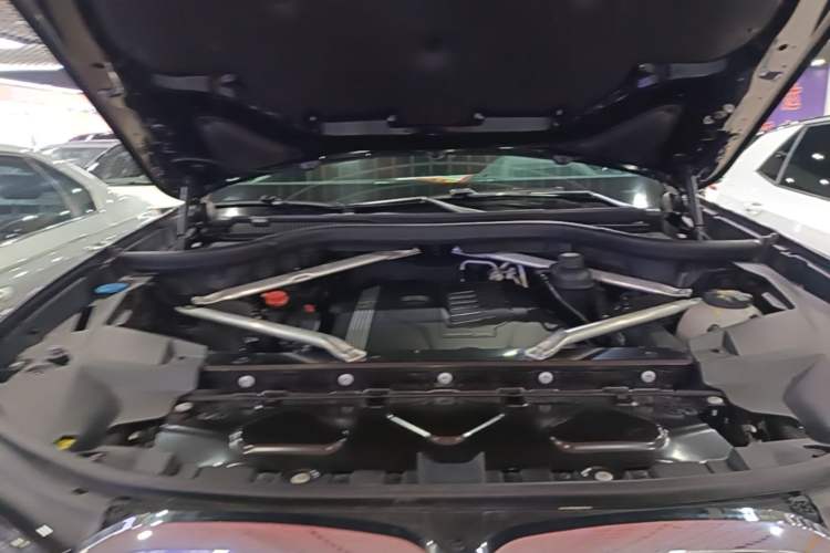 Used BMW X7 2020 xDrive40i Luxury M Sport Package Engine Bay