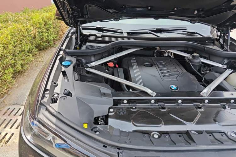 Used BMW X7 2020 xDrive40i Executive Luxury Package Engine Bay Right