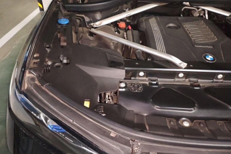 Used BMW X7 2020 xDrive40i Luxury M Sport Package Engine Bay Right
