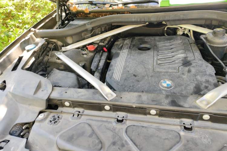 Used BMW X7 2020 xDrive40i Luxury M Sport Package Engine Bay Right