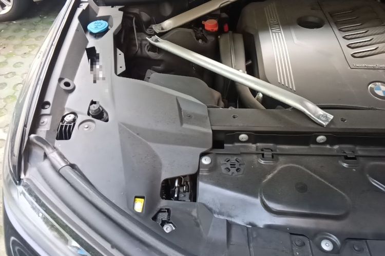 Used BMW X7 2020 xDrive40i Luxury Package with Premium Features Engine Bay Right