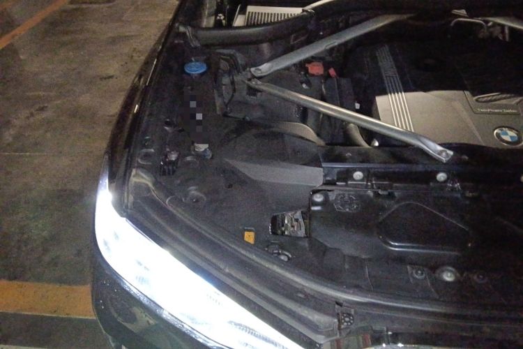 Used BMW X7 2020 xDrive40i Executive Luxury Package Engine Bay Right