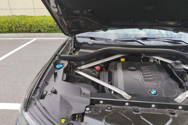 Used BMW X7 2020 xDrive40i Executive Luxury Package Engine Bay Right
