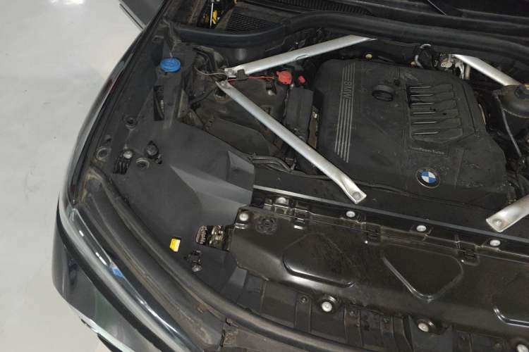 Used BMW X7 2020 xDrive40i Luxury M Sport Package Engine Bay Right