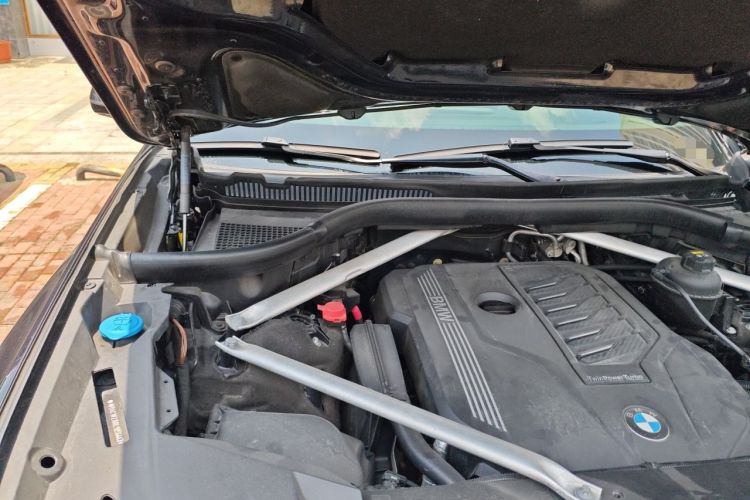 Used BMW X7 2020 xDrive40i Luxury M Sport Package Engine Bay Right
