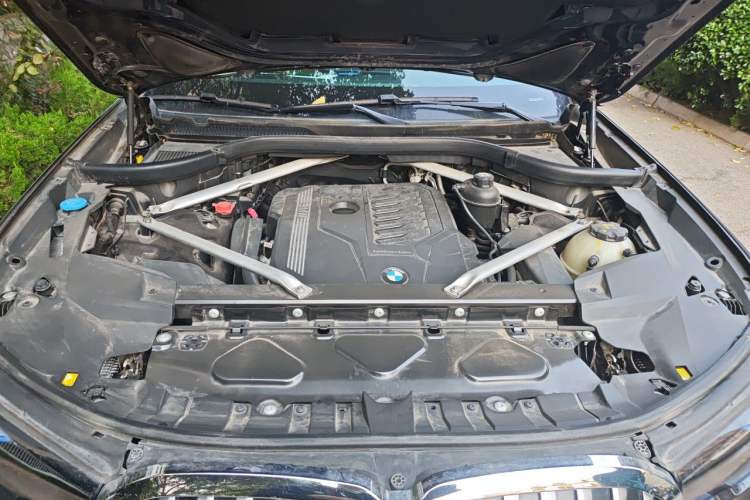Used BMW X7 2020 xDrive40i Luxury M Sport Package Engine Bay