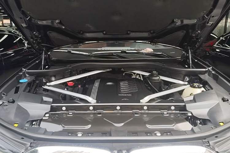 Used BMW X7 2020 xDrive40i Luxury M Sport Package Engine Bay