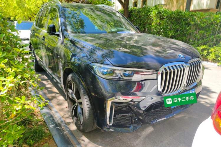 Used BMW X7 2020 xDrive40i Luxury M Sport Package Exterior 2