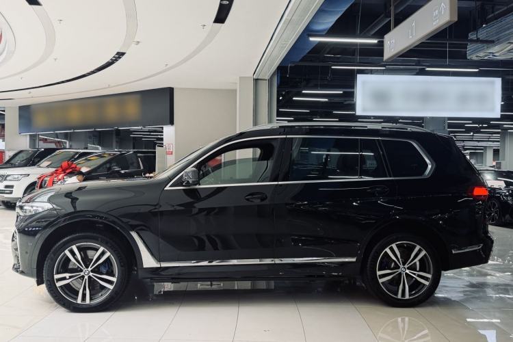 Used BMW X7 2020 xDrive40i Luxury M Sport Package Exterior 2