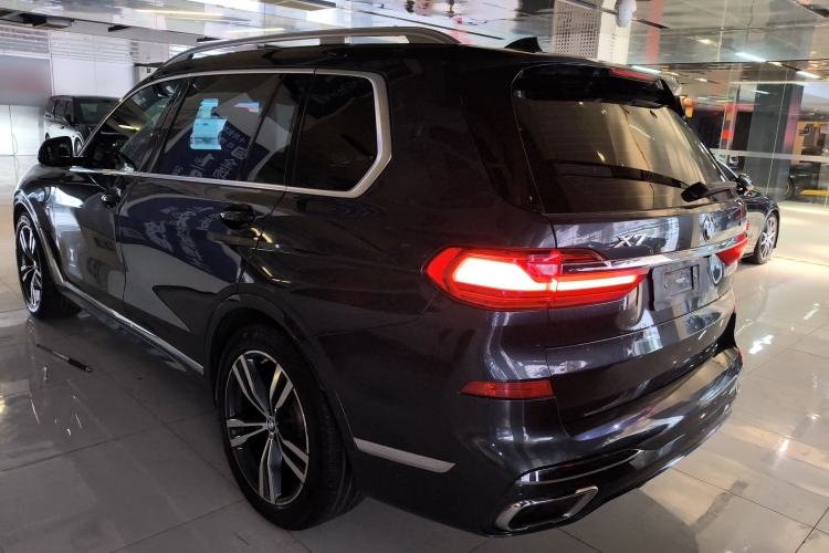 Used BMW X7 2020 xDrive40i Luxury M Sport Package Exterior 2