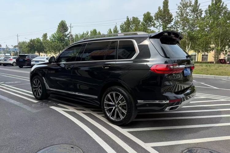 Used BMW X7 2020 xDrive40i Luxury Package with Leading Features Exterior 3