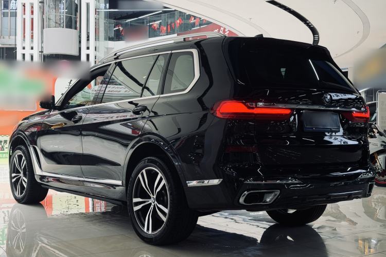Used BMW X7 2020 xDrive40i Luxury M Sport Package Exterior 3