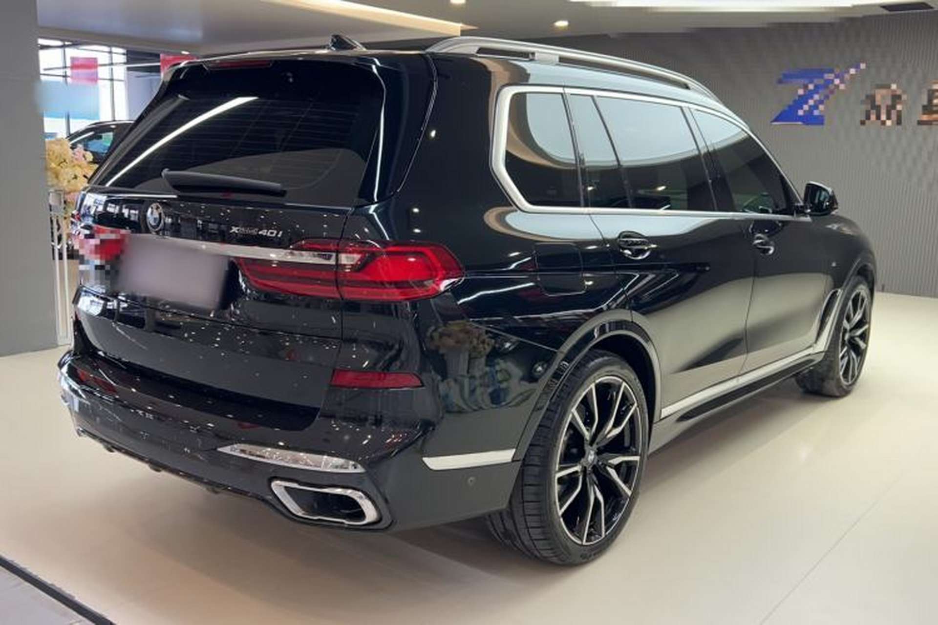 Used BMW X7 2020 xDrive40i Luxury M Sport Package Exterior 3