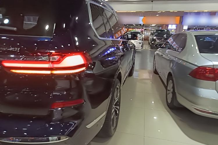 Used BMW X7 2020 xDrive40i Luxury M Sport Package Exterior 3