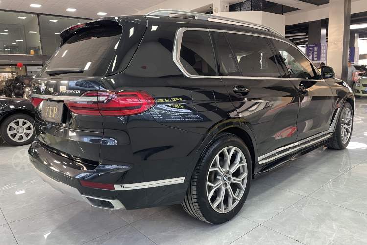Used BMW X7 2020 xDrive40i Luxury Package with Leading Features Exterior 4