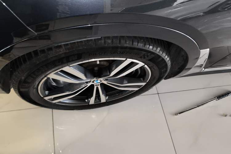 Used BMW X7 2020 xDrive40i Luxury M Sport Package Exterior 4