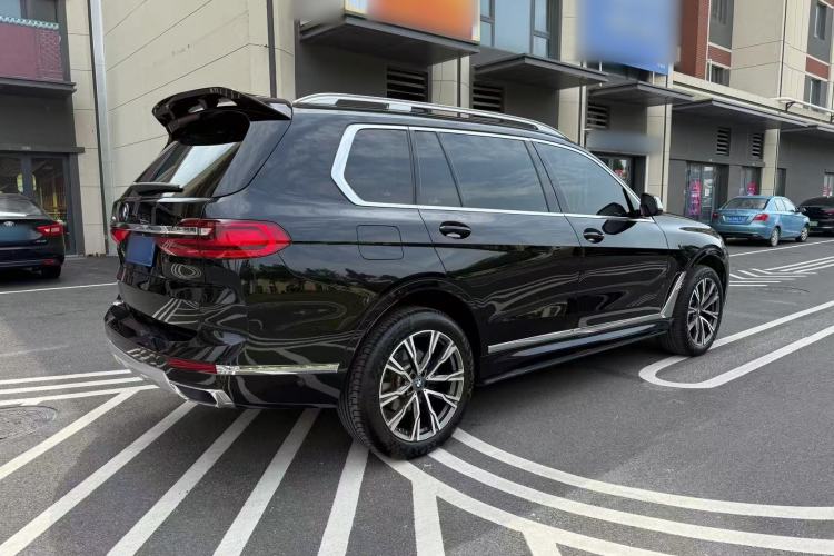 Used BMW X7 2020 xDrive40i Luxury Package with Leading Features Exterior 5