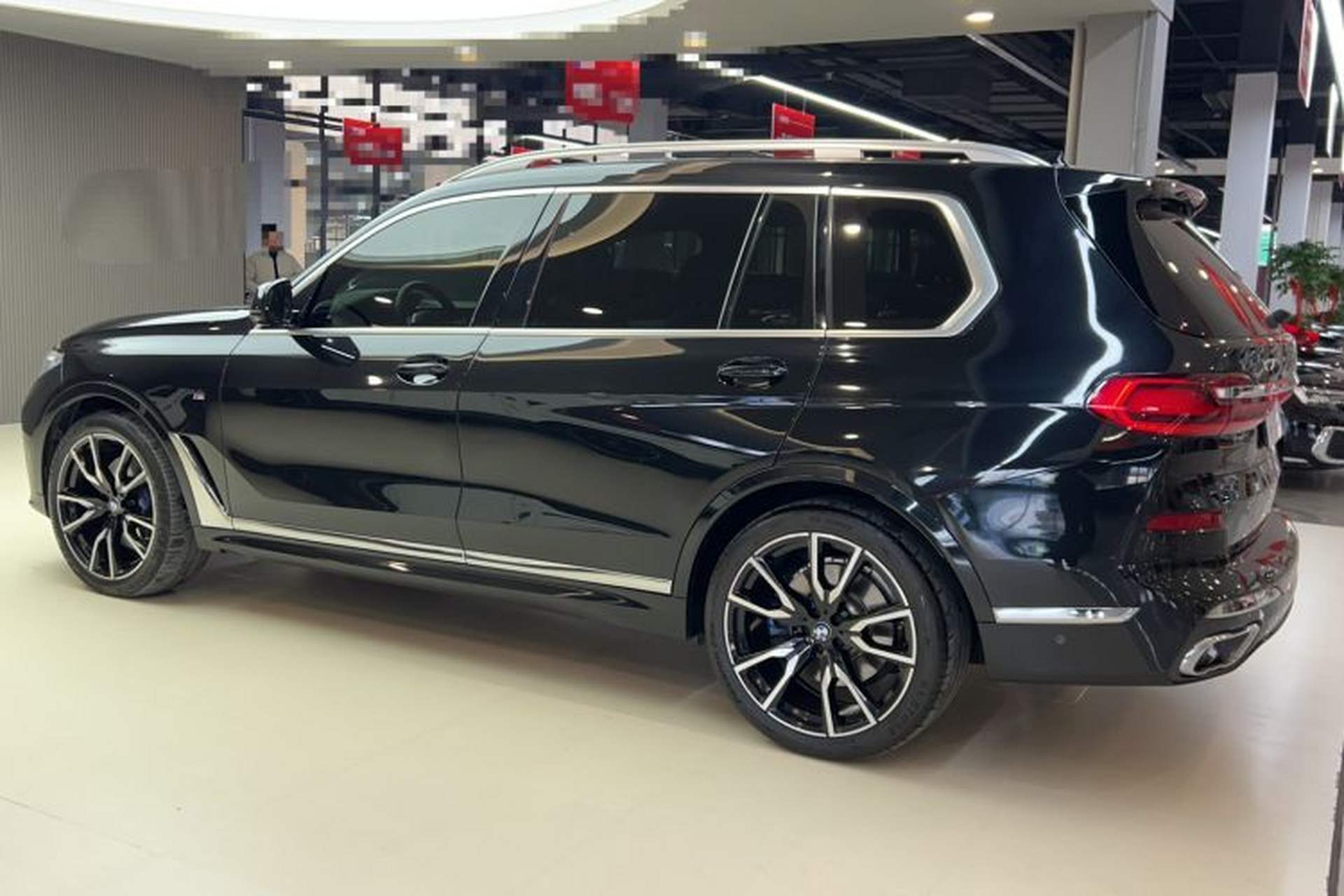 Used BMW X7 2020 xDrive40i Luxury M Sport Package Exterior 5
