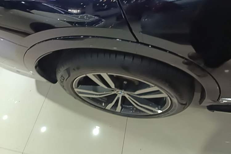 Used BMW X7 2020 xDrive40i Luxury M Sport Package Exterior 5