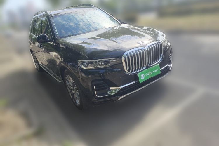 Used BMW X7 2020 xDrive40i Luxury Package with Leading Features Front Right 45 Deg