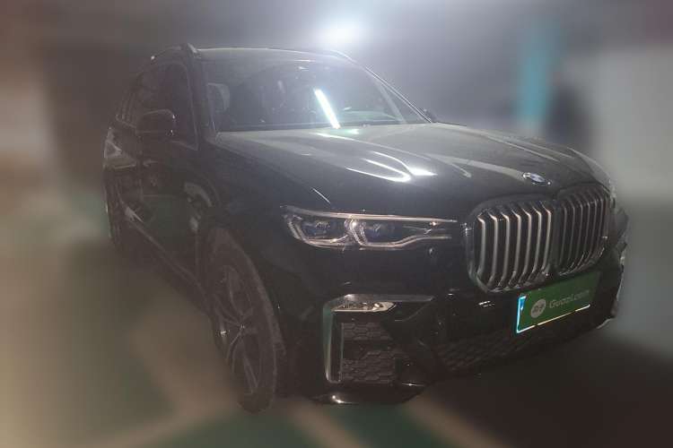 Used BMW X7 2020 xDrive40i Luxury M Sport Package Front Right 45 Deg