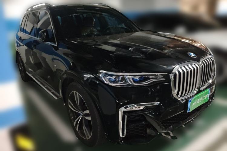 Used BMW X7 2020 xDrive40i Luxury M Sport Package Front Right 45 Deg