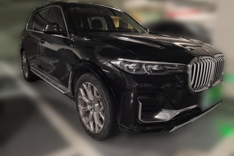 Used BMW X7 2020 xDrive40i Luxury Package with Leading Features Front Right 45 Deg