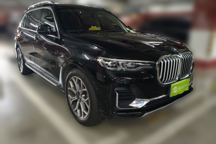 Used BMW X7 2020 xDrive40i Luxury Package with Leading Features Front Right 45 Deg