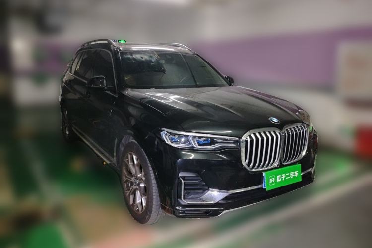 Used BMW X7 2020 xDrive40i Luxury Package with Premium Features Front Right 45 Deg